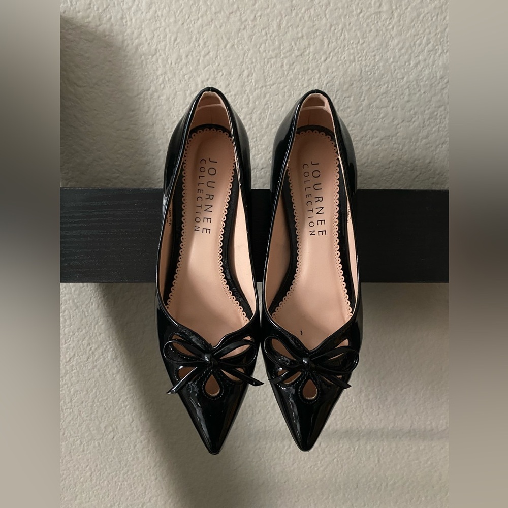Journee Collection Lutana Kitten Heel Flat Size 6